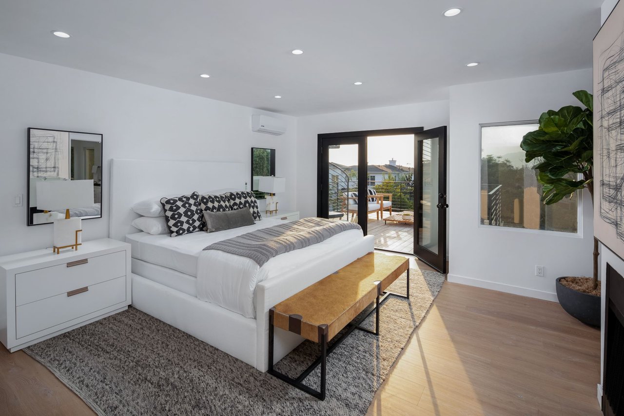 574 Mount Holyoke Ave