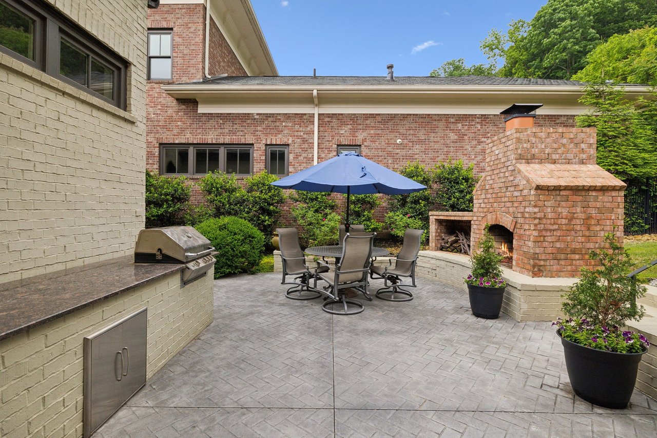 1025 Falling Leaf Cir