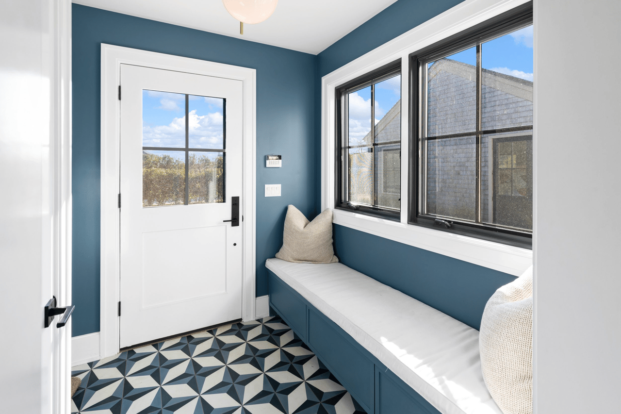 472 Edge of Woods Rd