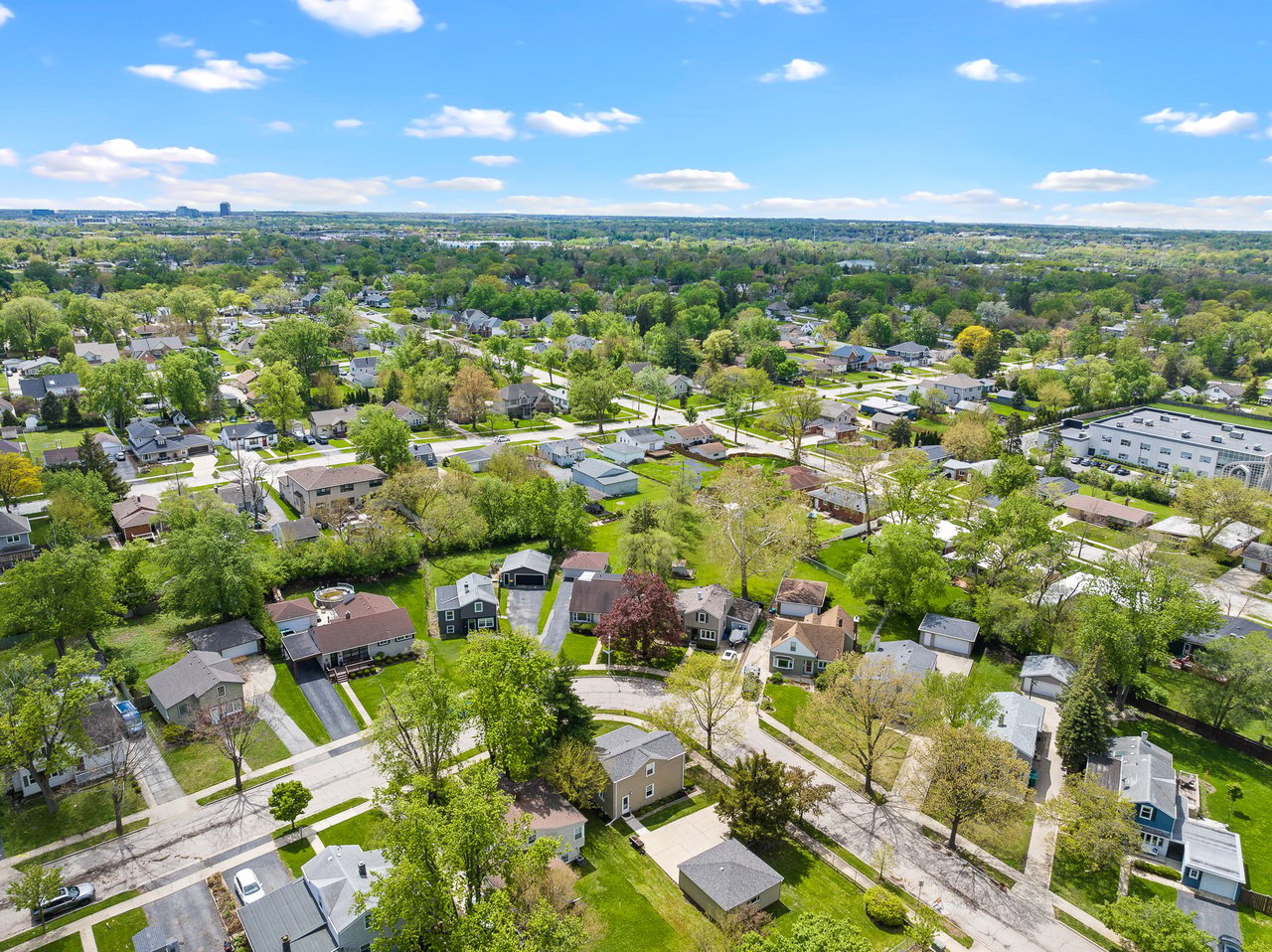 623 Green Valley Dr, Lombard
