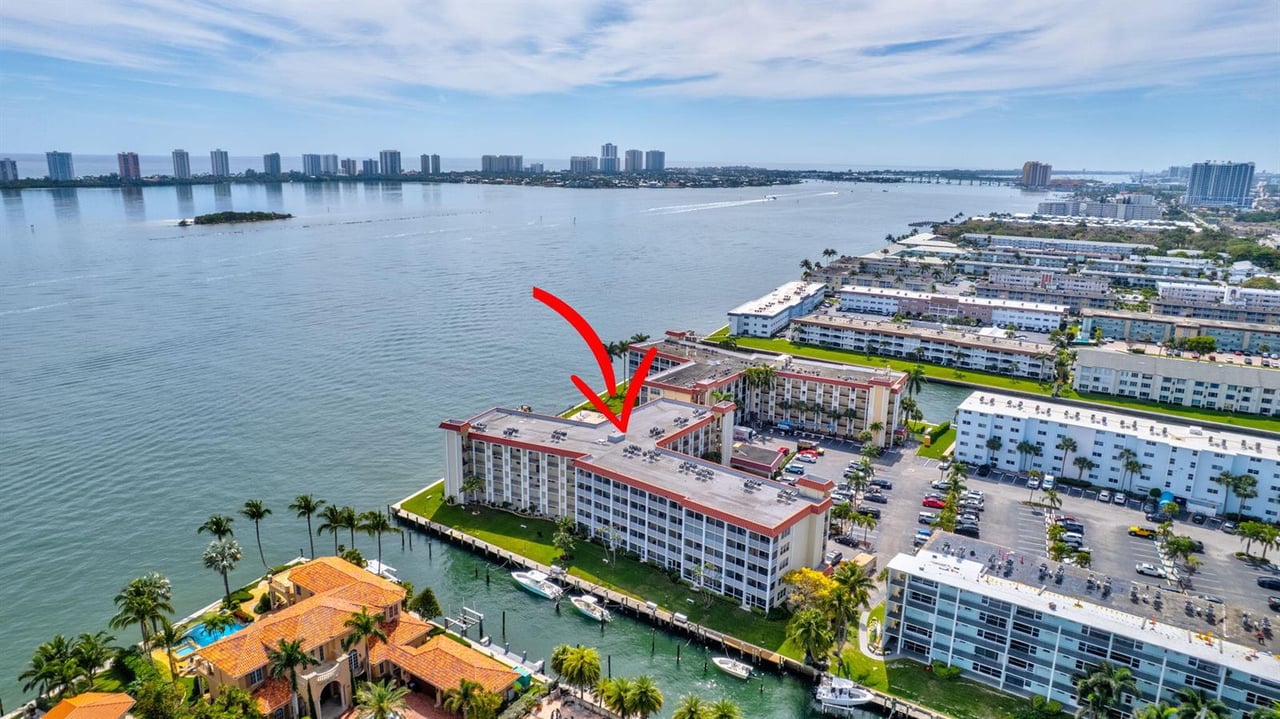 105 Paradise Harbour Boulevard #109