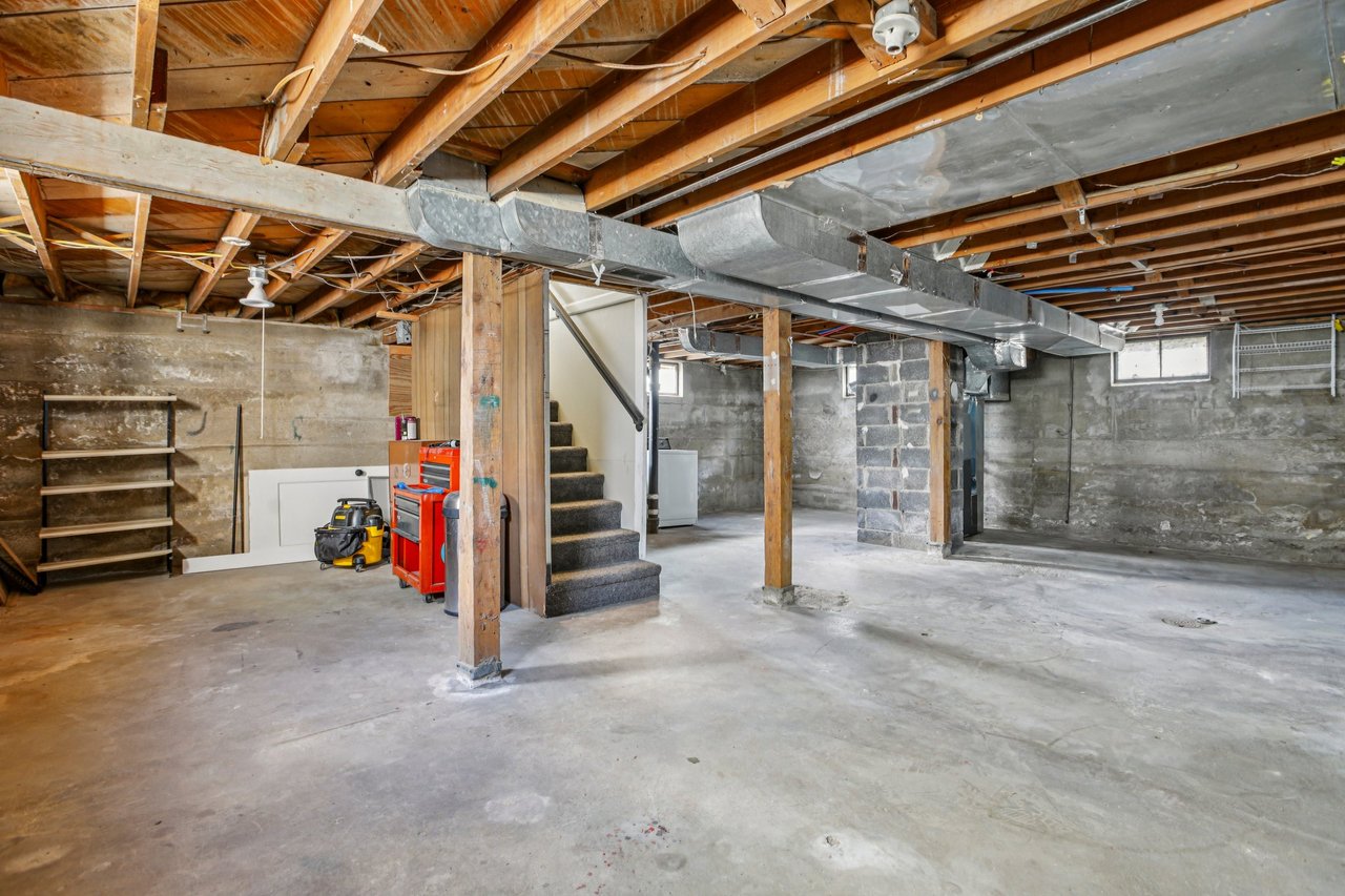 849 W Montague Ave