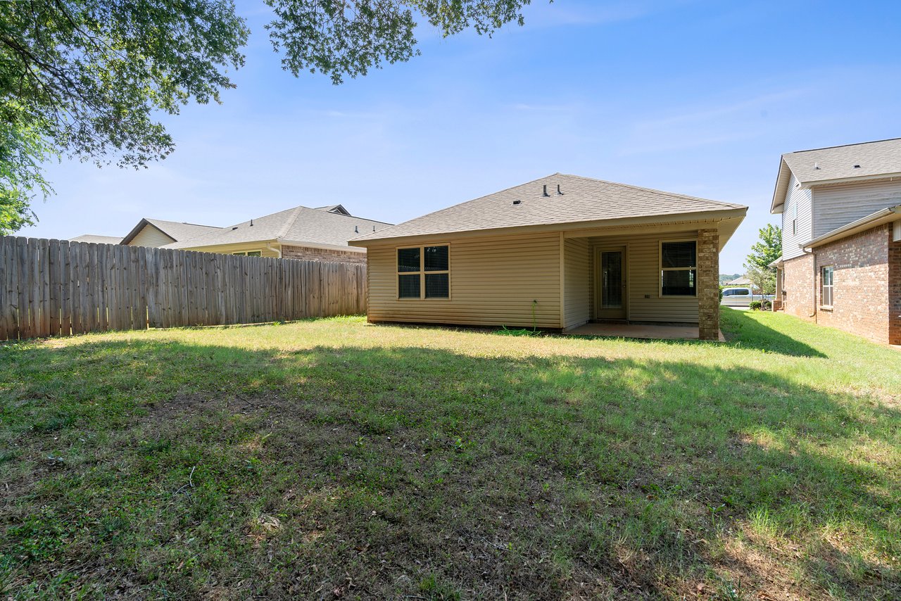 MADISON CITY SCHOOLS! Charming Home in a Great Location!