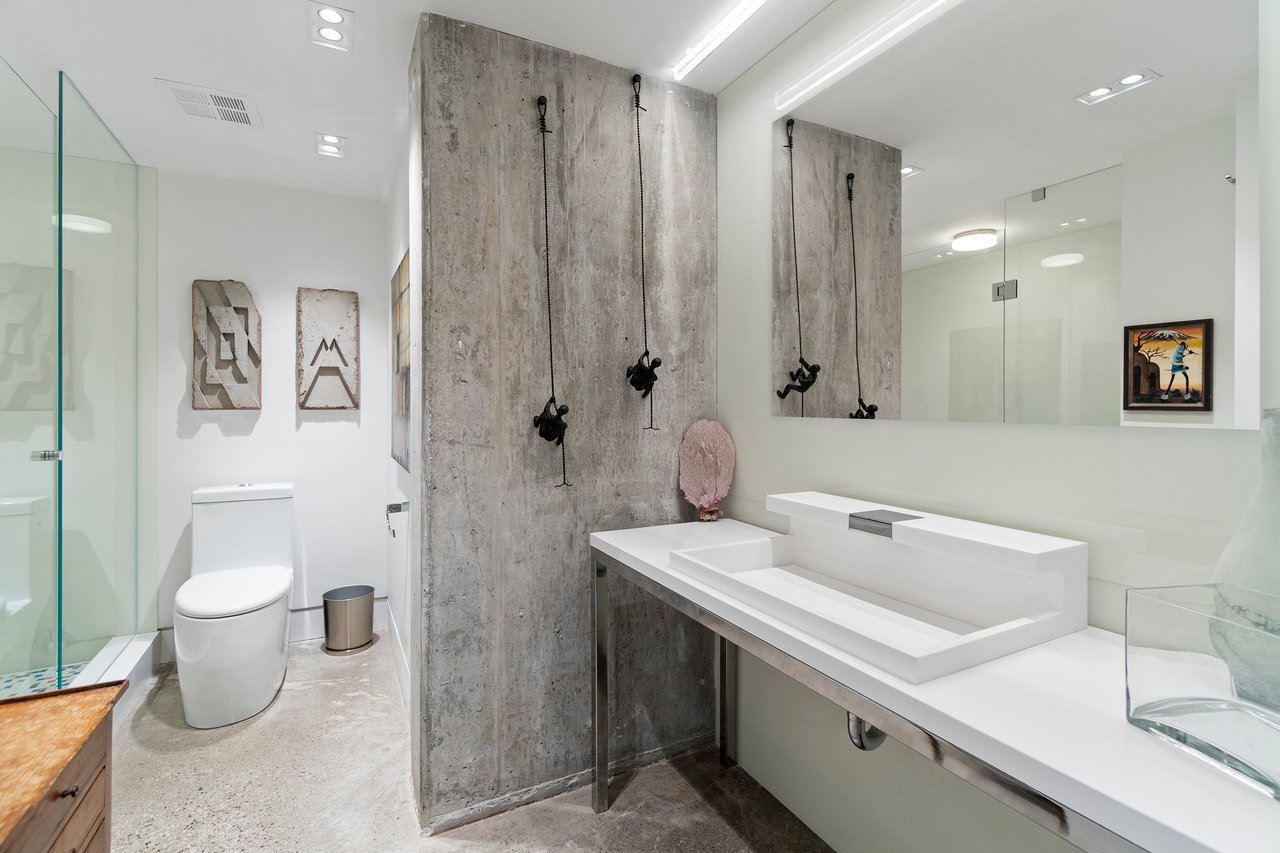 251 Queens Quay W #308