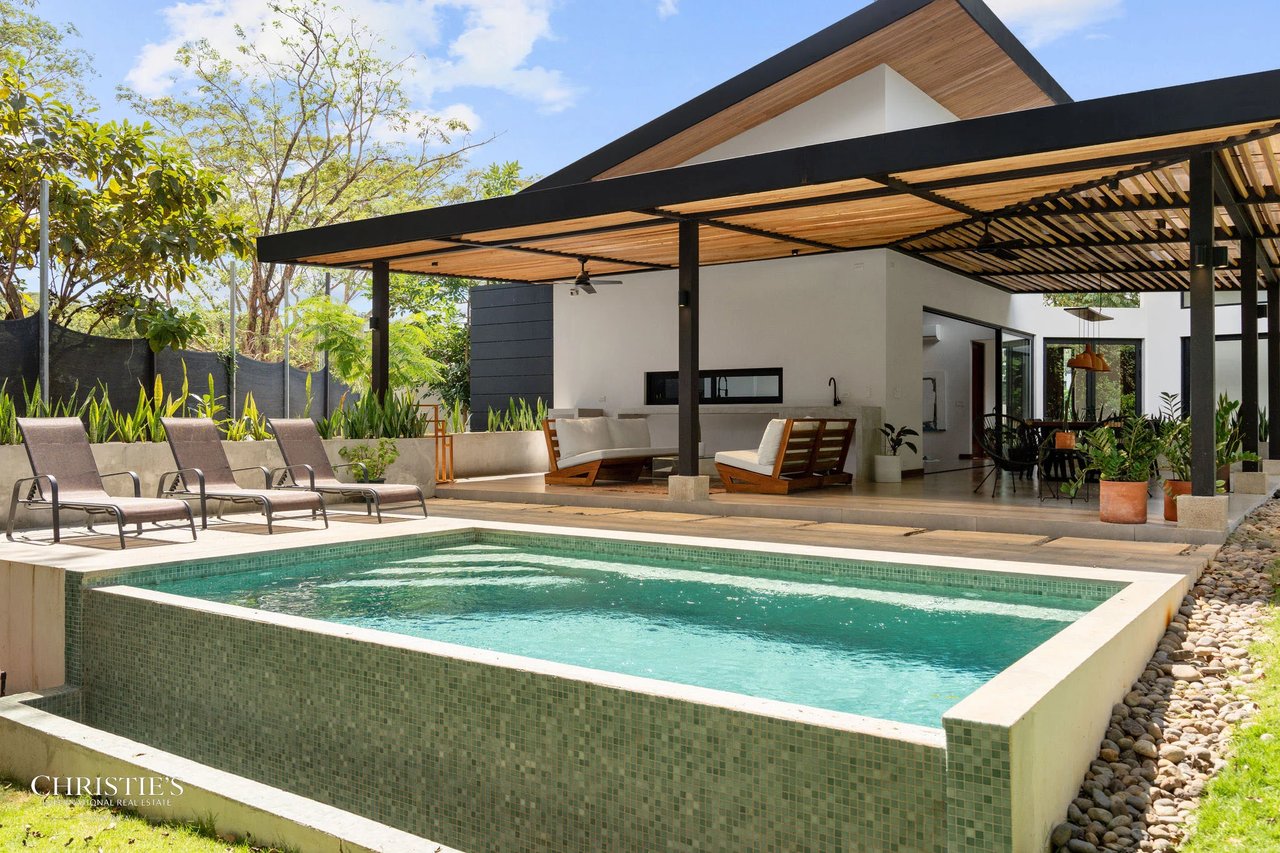 Casa Lola – Contemporary Beachside Oasis in Playa Grande