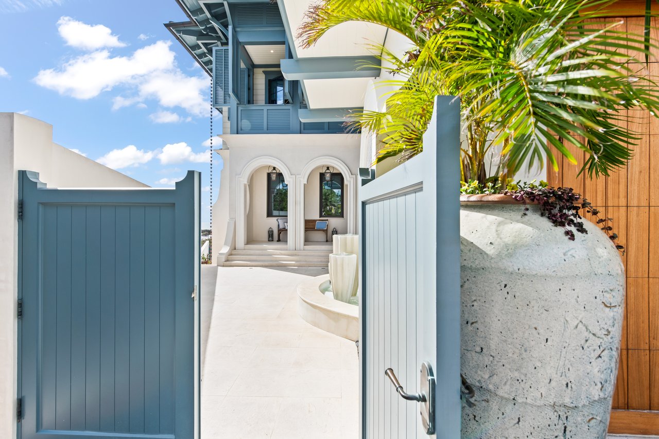 243 W Bermuda Dr