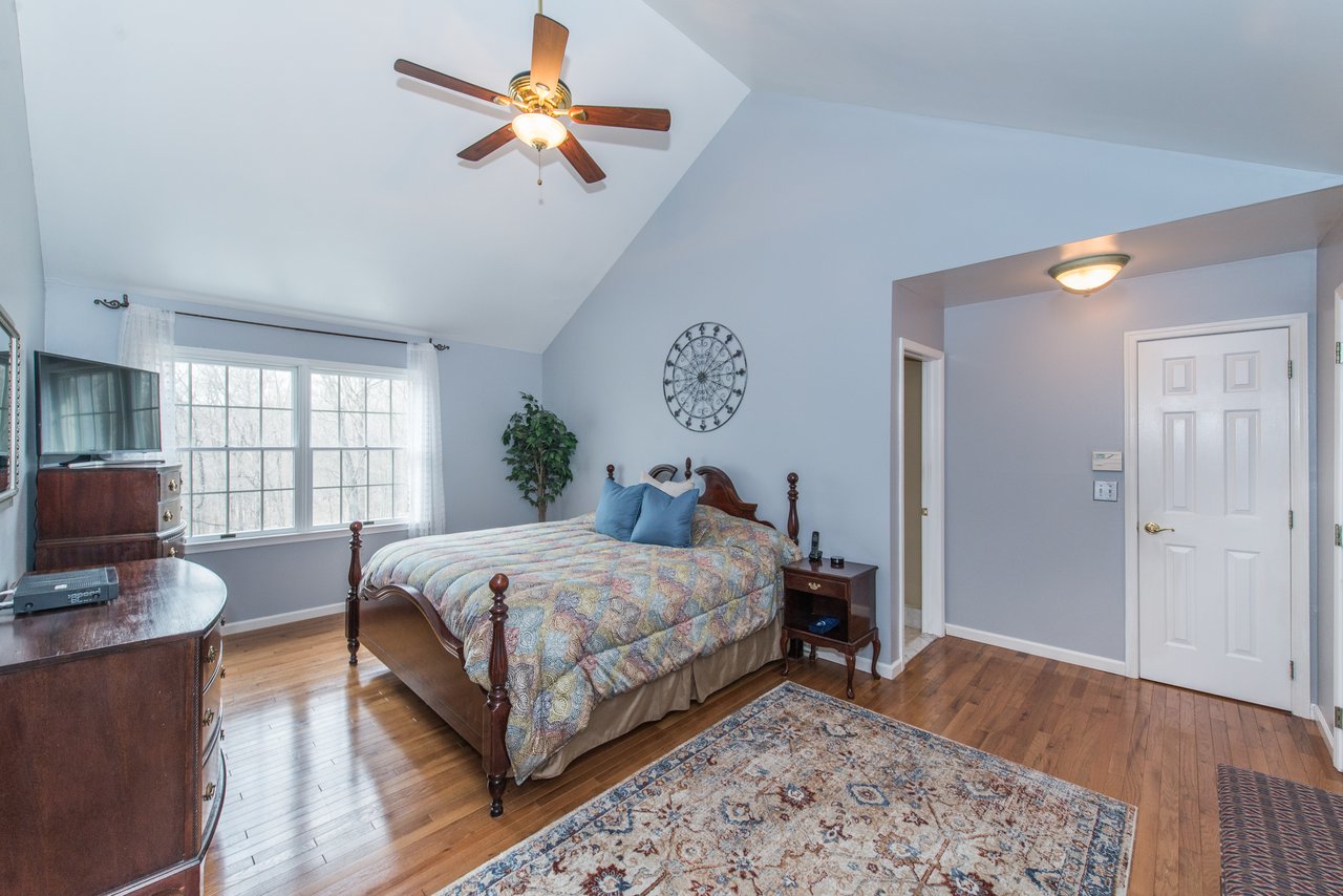 212 Deerlea Ln