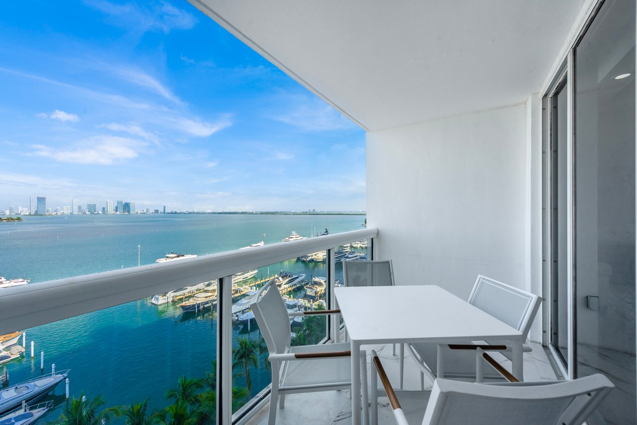 1800 Sunset Harbour 1202/04