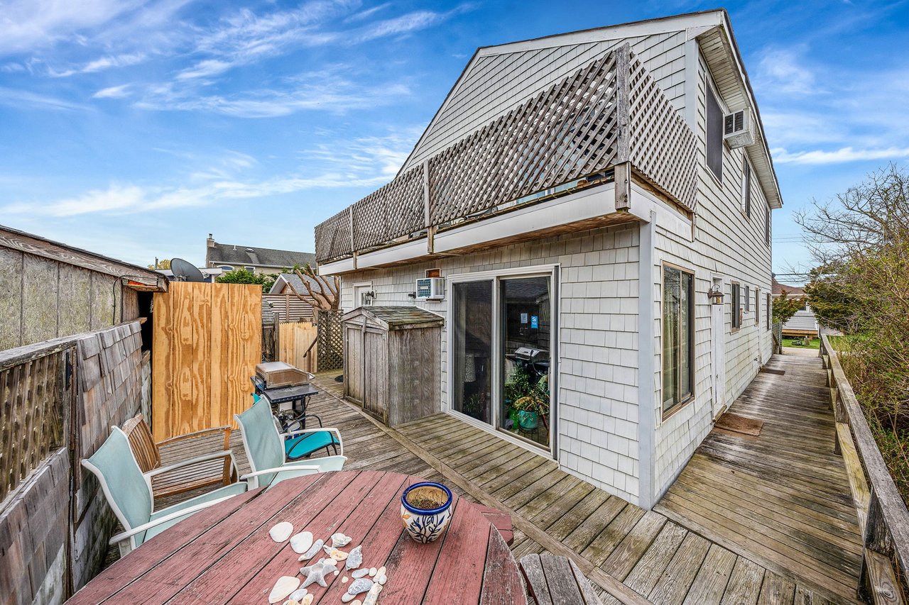 83 E Lighthouse Walk