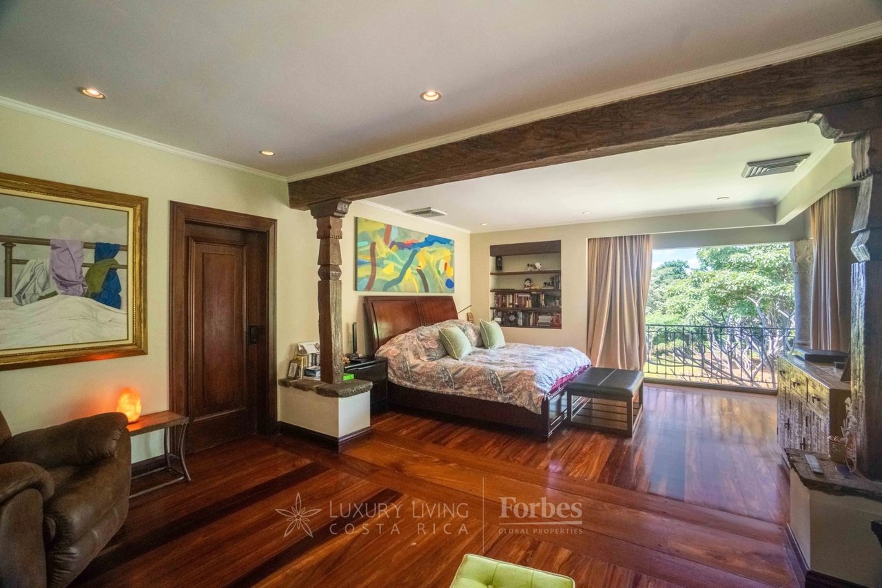 19759 - Architectural Hacienda Style Luxury Villa inTranquil Natural Oasis