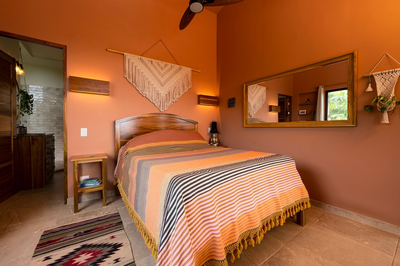 NEW PRIVATE MOUNTAIN HOME WITH OCEAN VIEWS ABOVE LAGUNAS