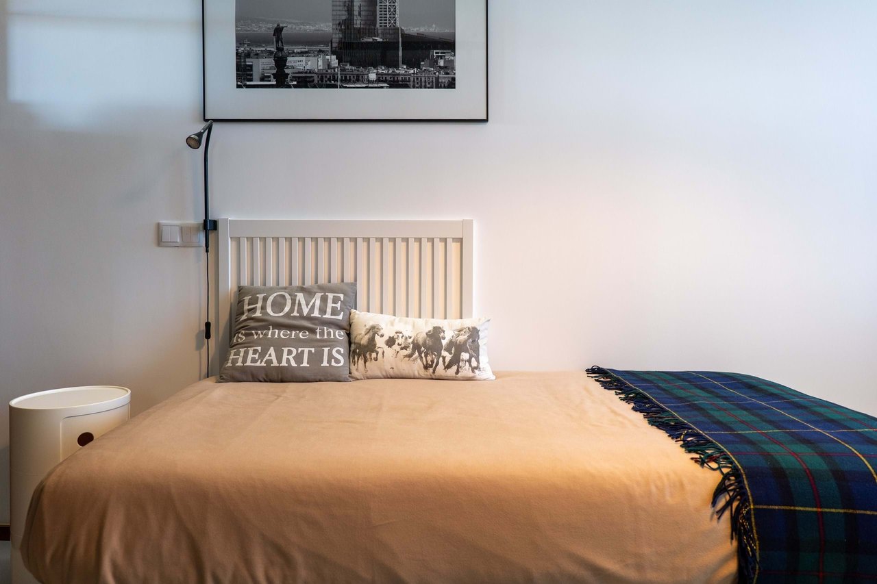 2 Bedroom + 1 Loft with Harbor Views in Central Matosinhos