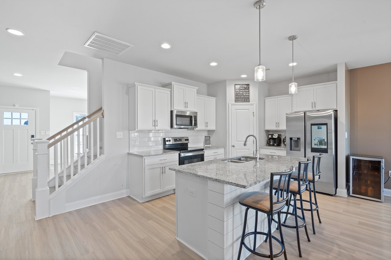 Modern Luxury Meets Spacious Comfort – 5BR/3BA Home