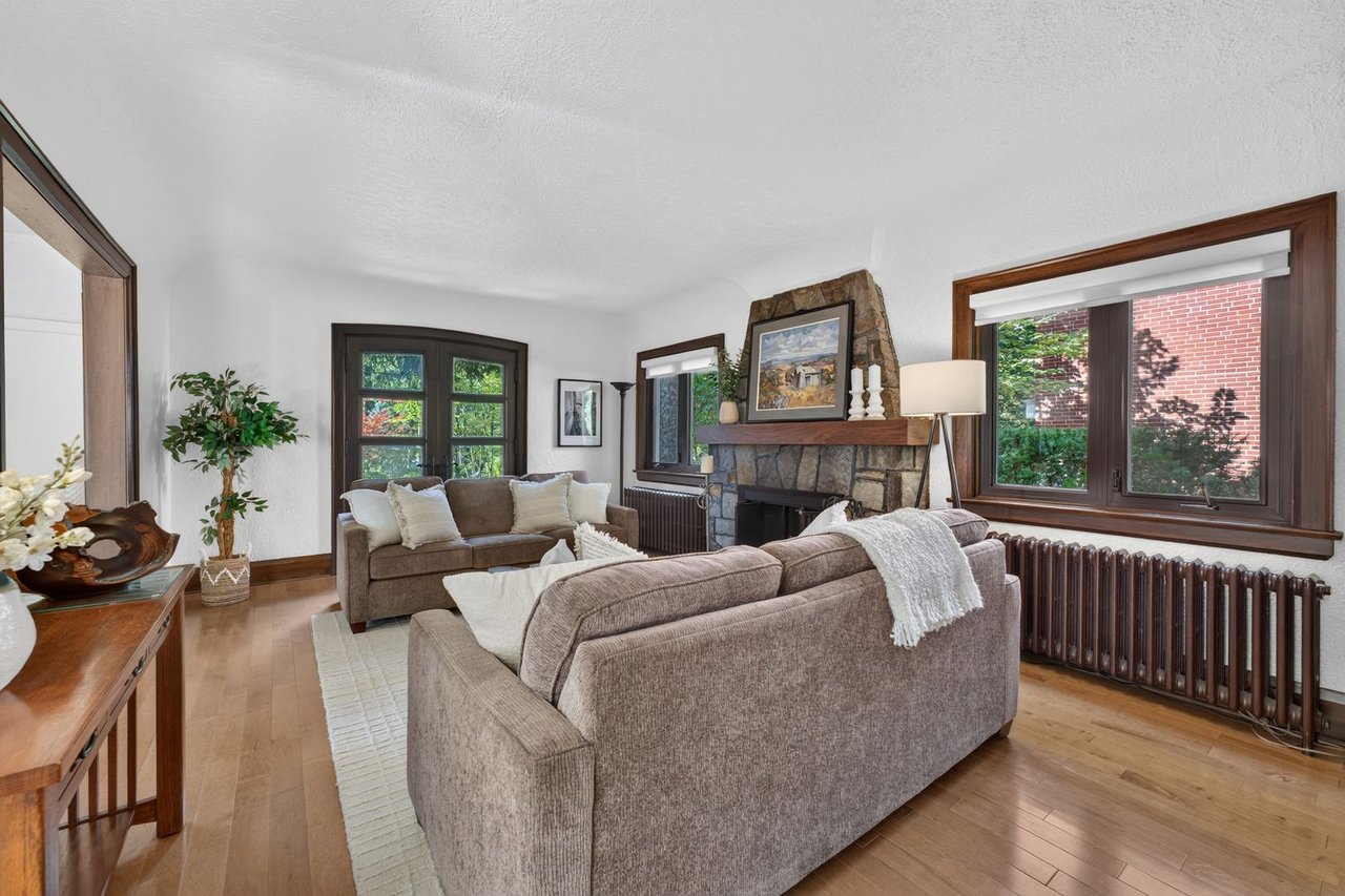 33 Ben Machree Dr