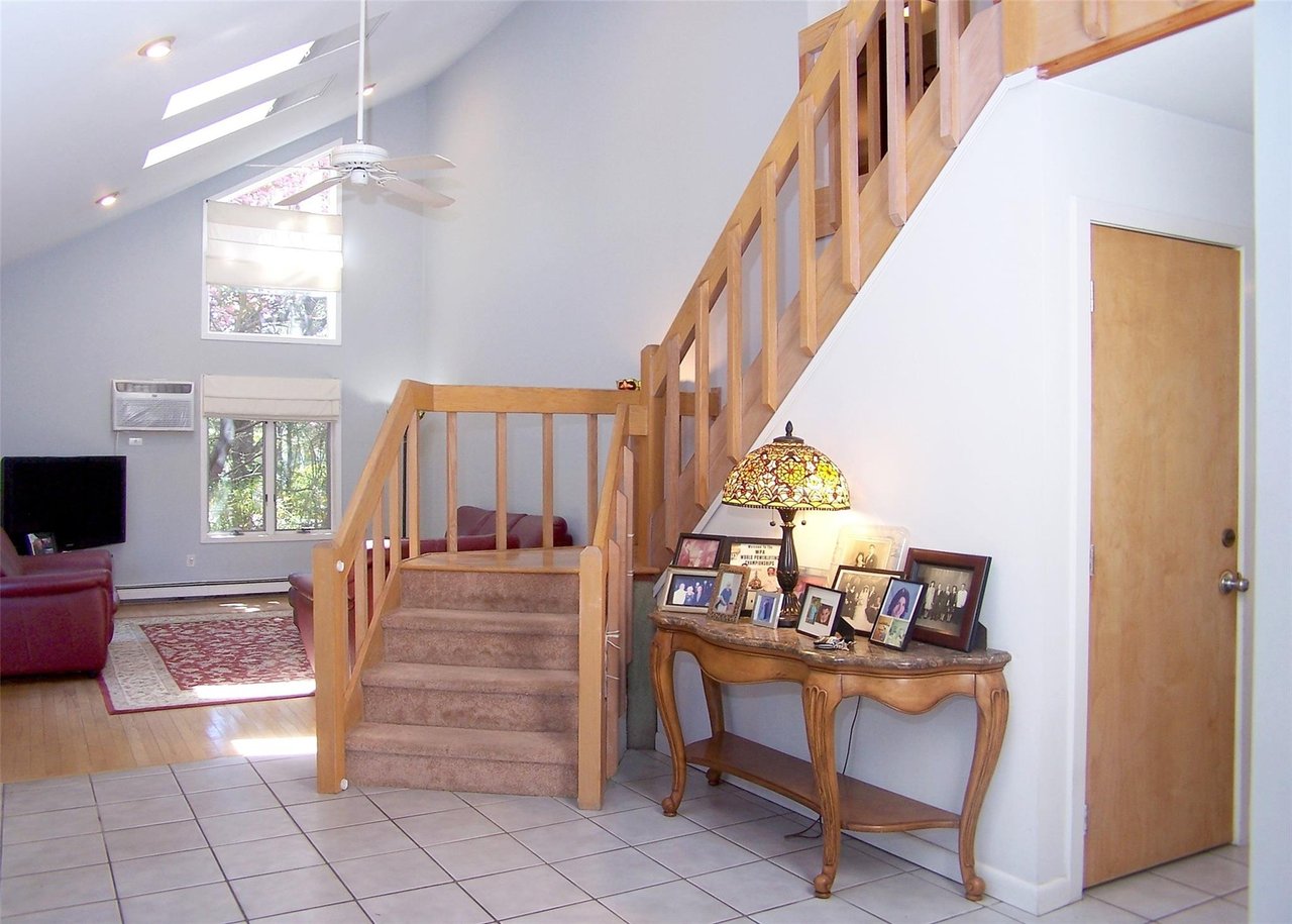 220 Bellport Ave
