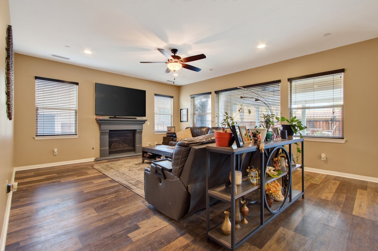 27867 Huron Ct