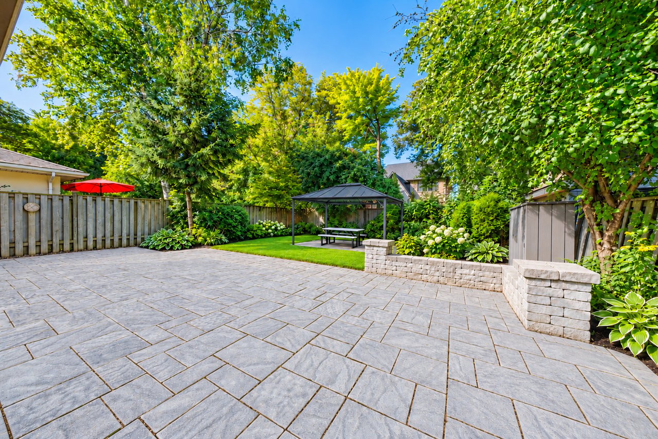 62 Fergus Ave