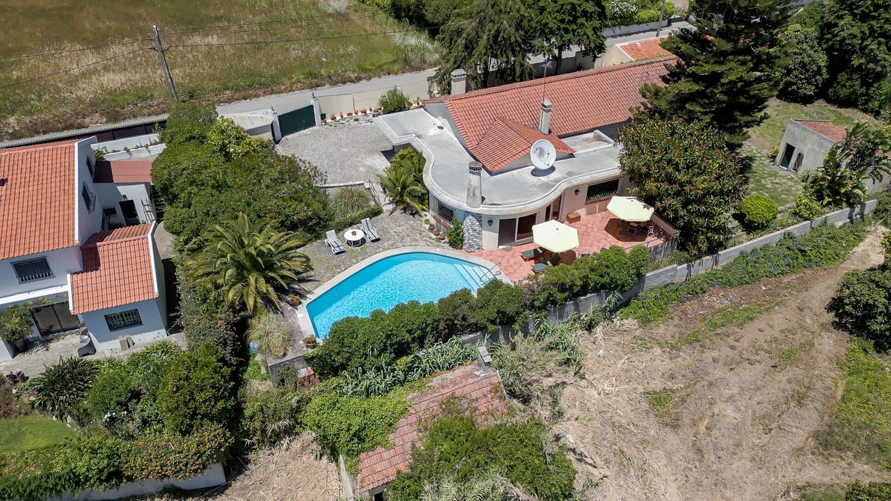 Exclusive Family Villa with Expansive Gardens Near Sintra’s UNESCO Heritage Centre