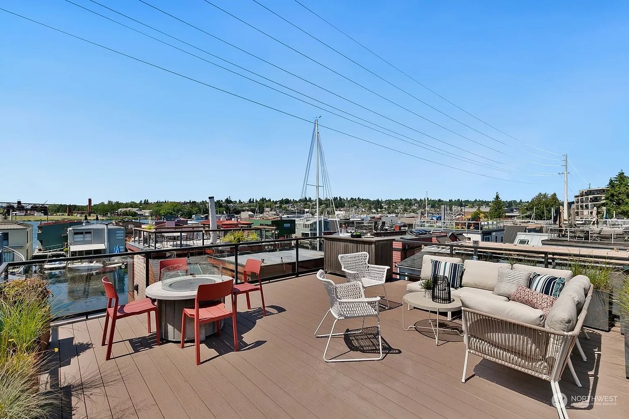 2600 Fairview Ave E #17