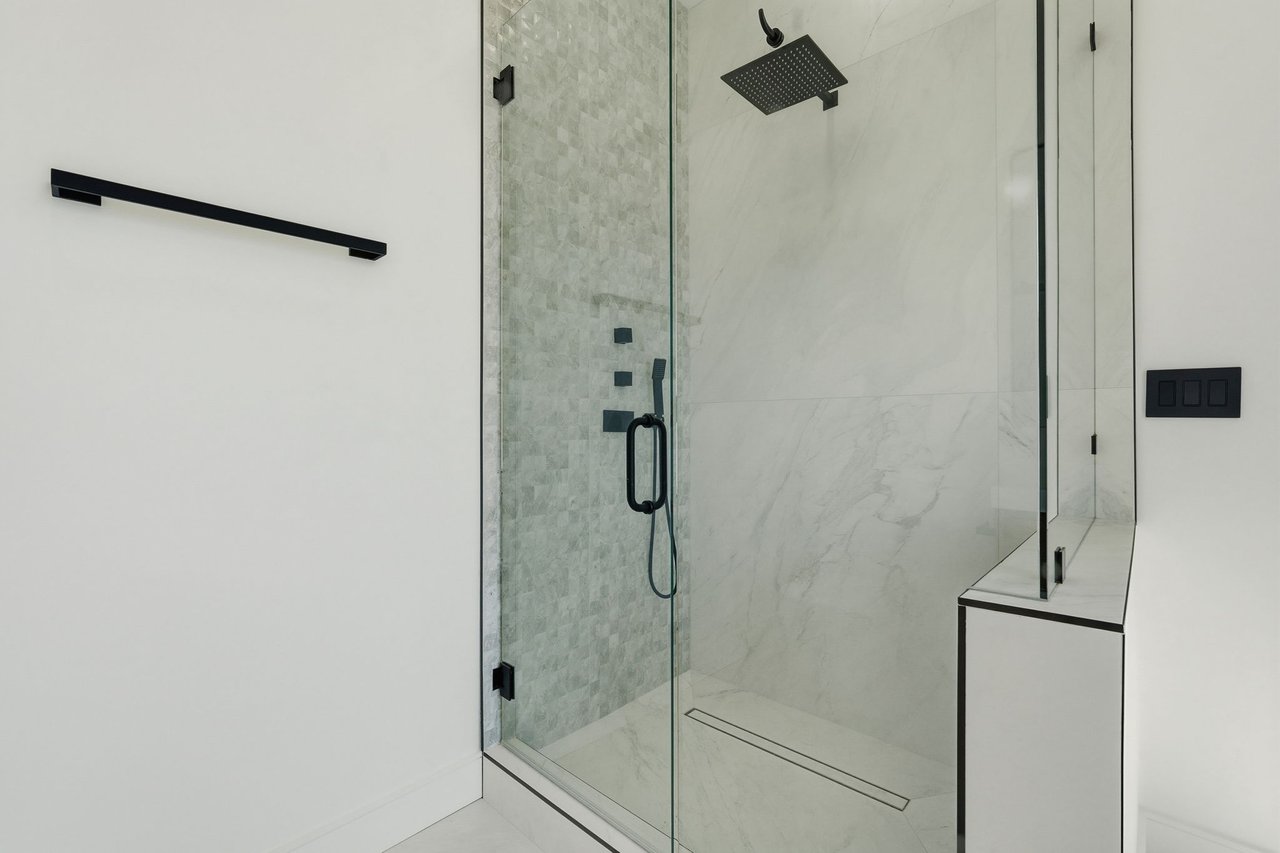 3106 N VALENCIA Lane