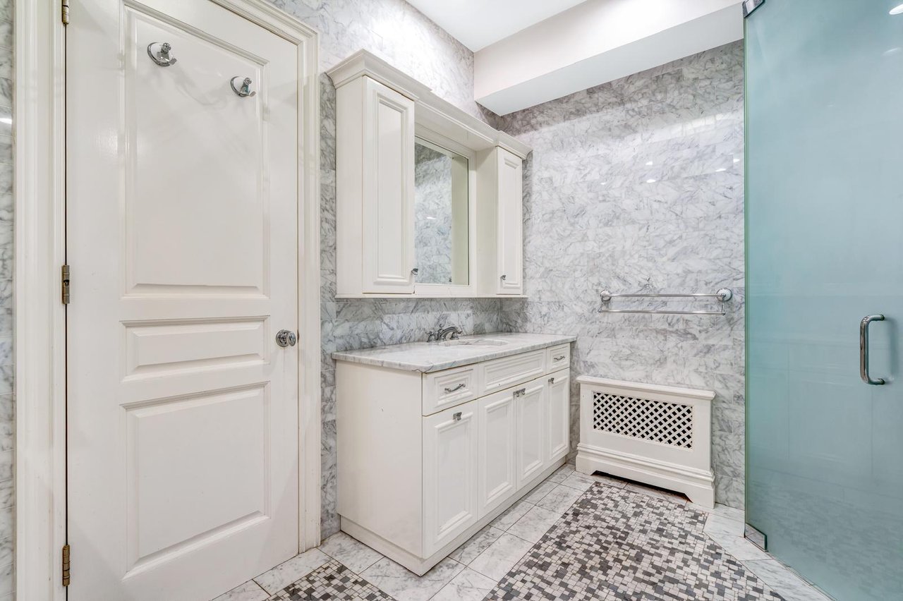 850 E 23rd Street private house