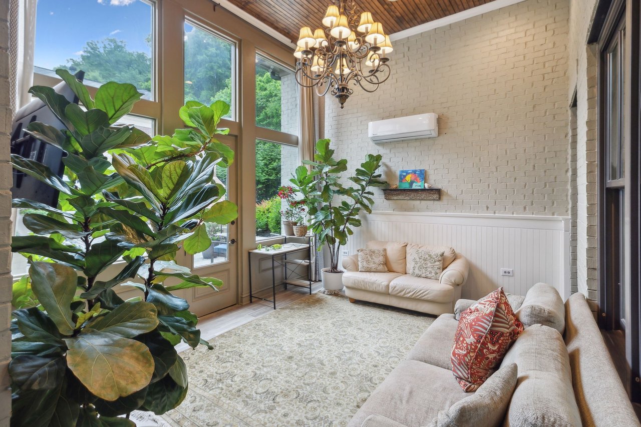 1025 Falling Leaf Cir