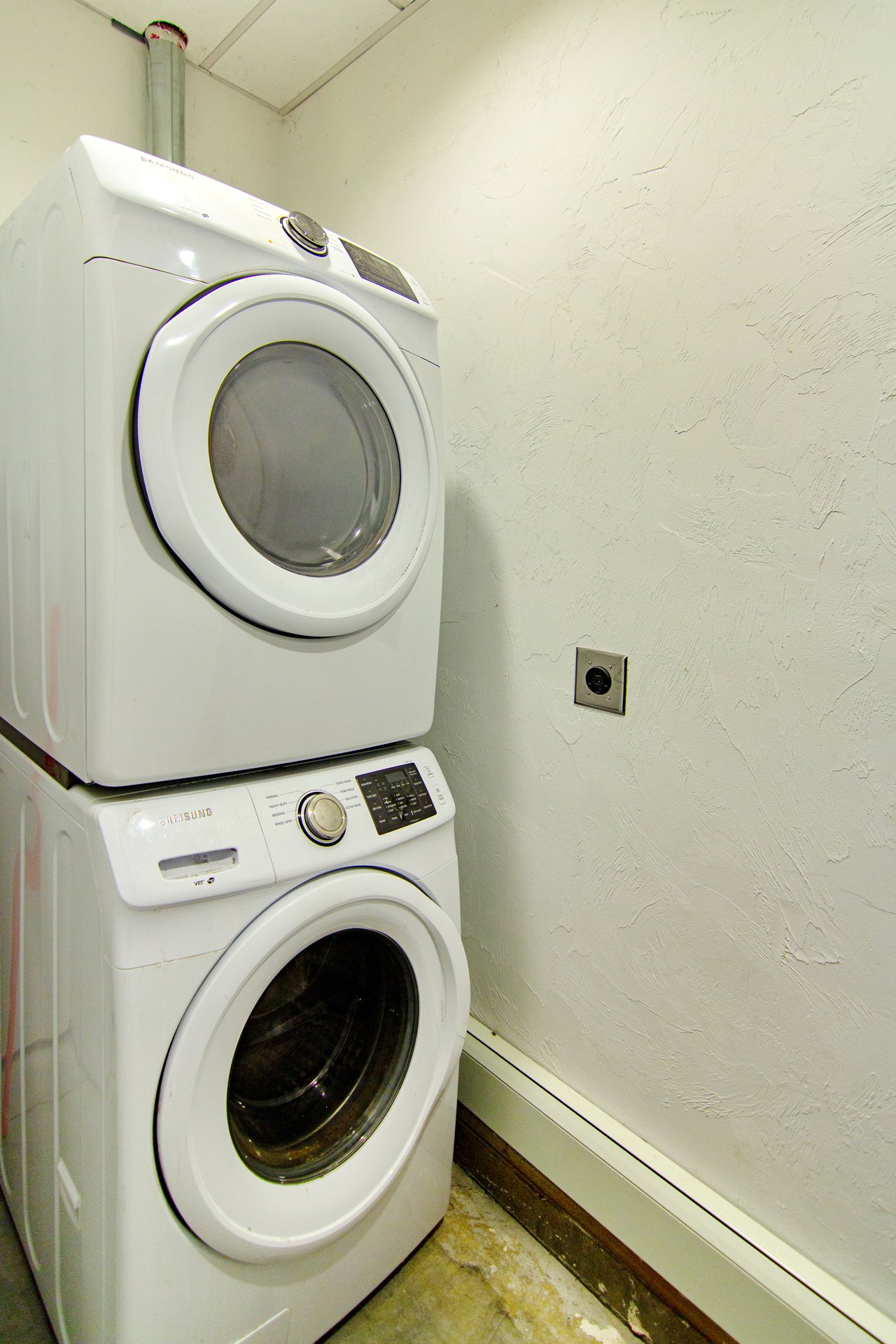 Pet Friendly, updated single family home for Ski Season