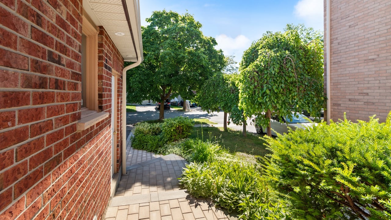 149 Roseborough Crescent