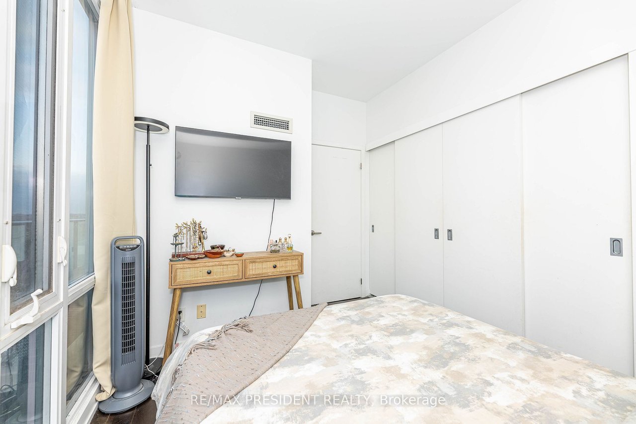 SUN-FILLED CORNER PENTHOUSE 