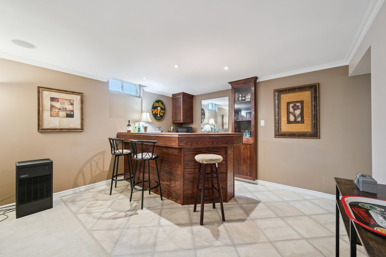 250 Mccraney Street W