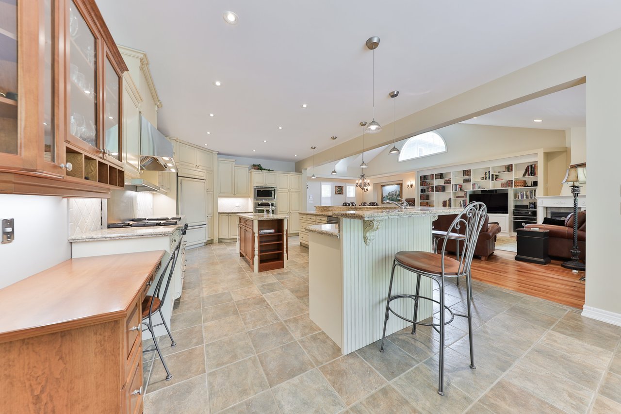 3105 Lakeshore Road, Burlington