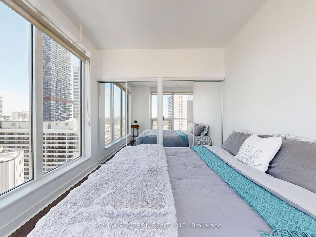 PENTHOUSE ON ENGLINGTON CROSSTOWN LRT