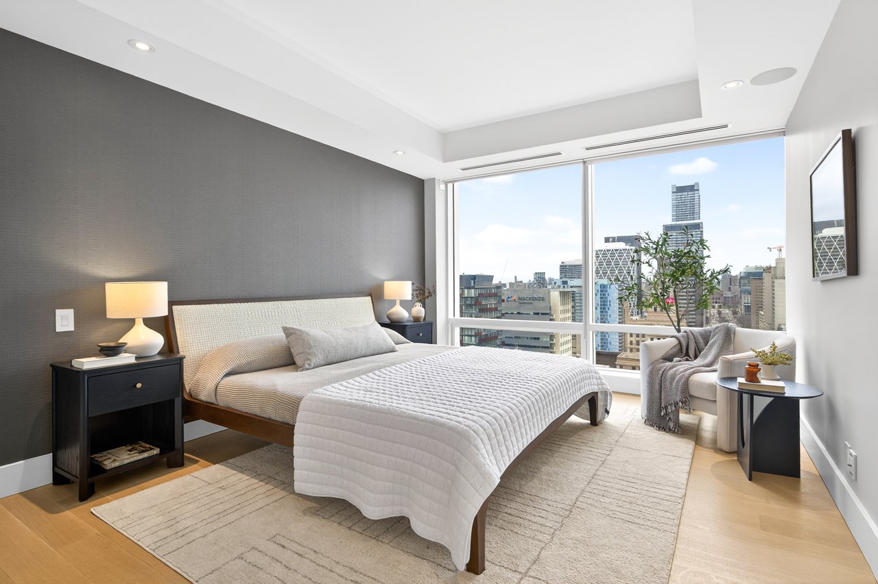 Suite 2806- 180 University Avenue