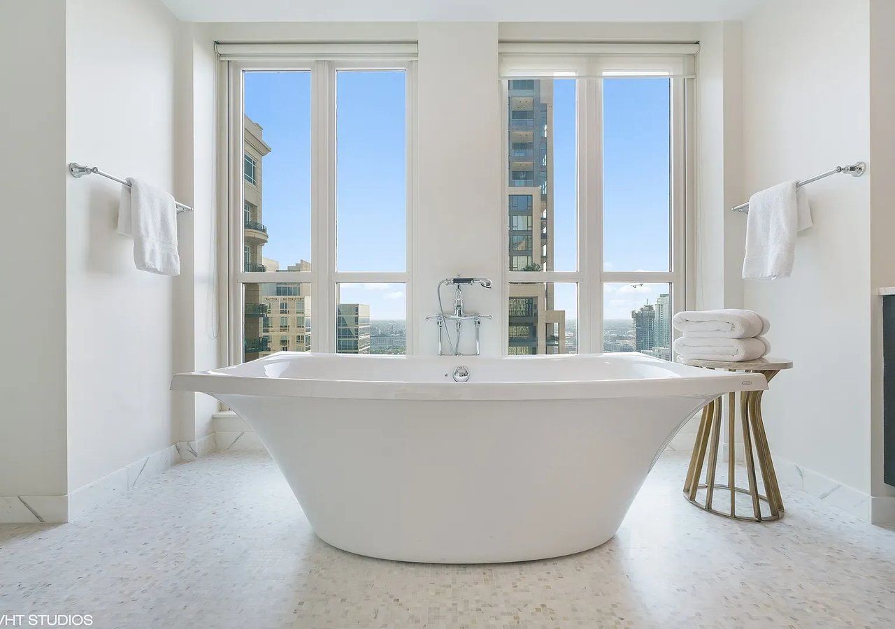11 E Walton St APT 3201