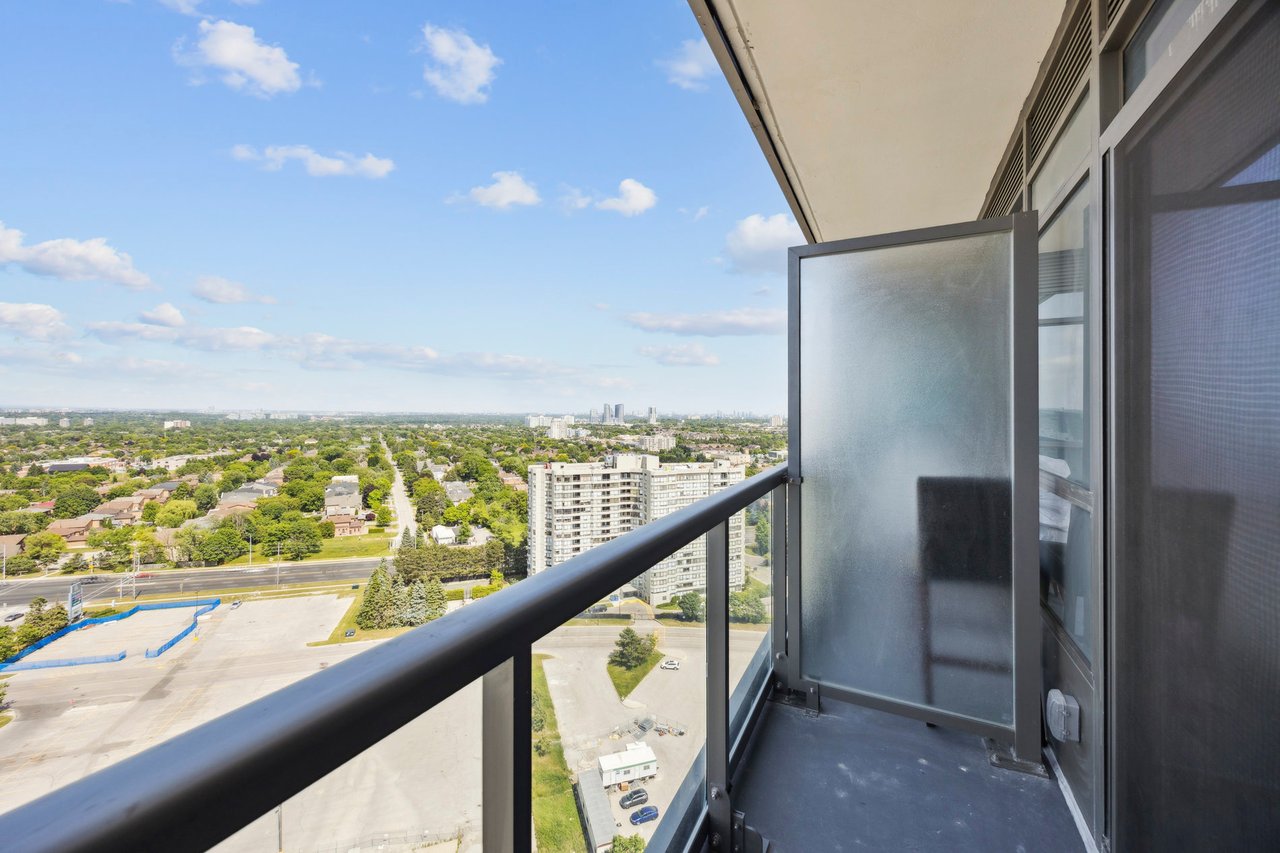 50 Upper Mall Way #2109