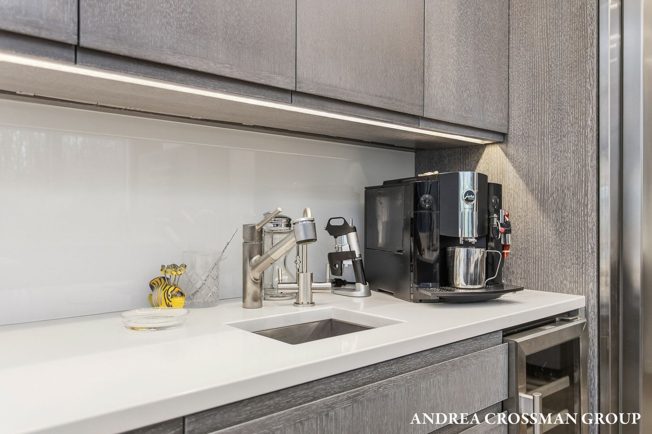 6919 Bendemeer Drive