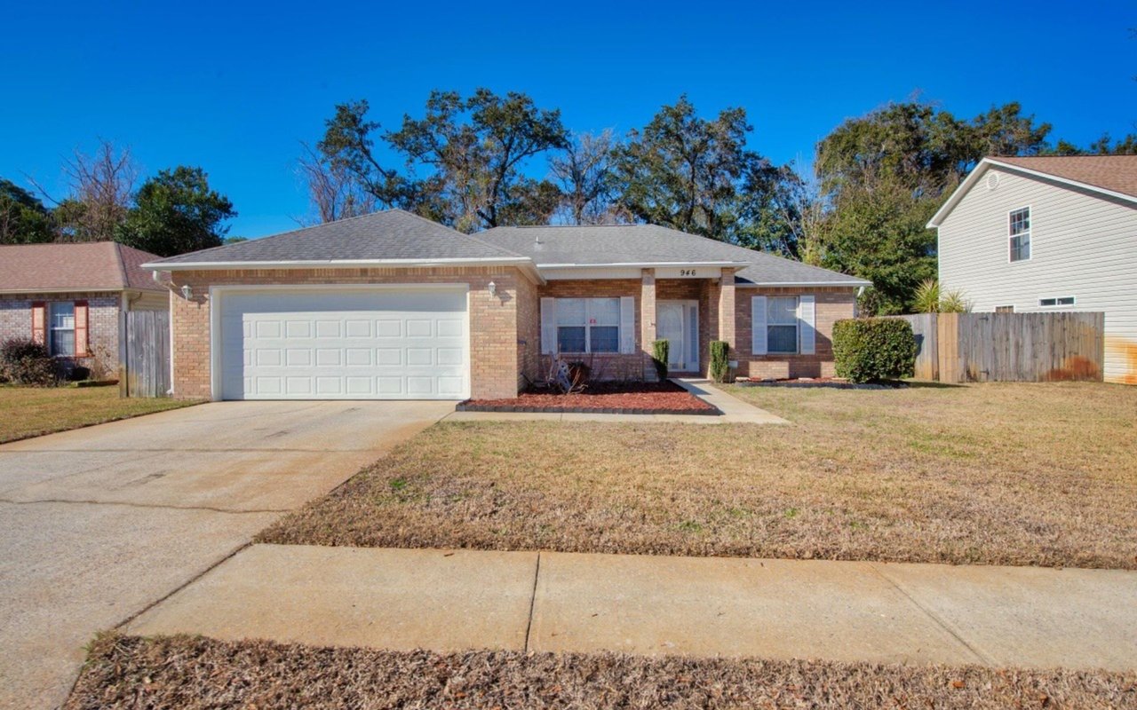 946 Scenic Oak Ln