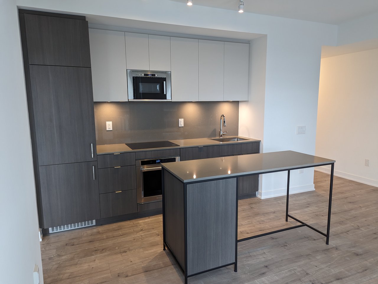 447-215 Lakeshore Rd W