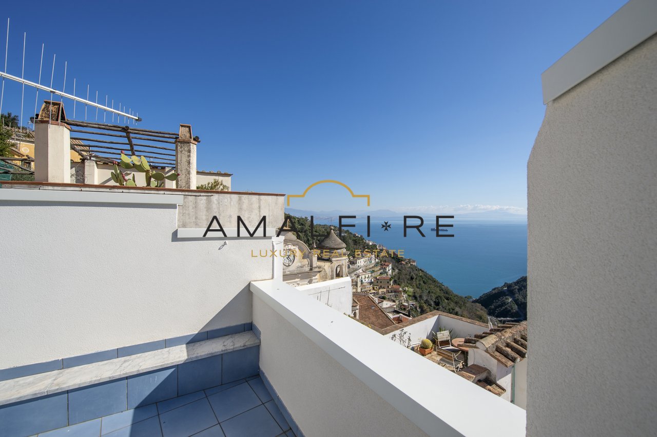 Albori Two-level Apartment in Vietri Sul Mare