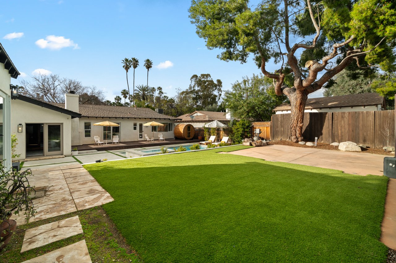20212 Oxnard St, Woodland Hills