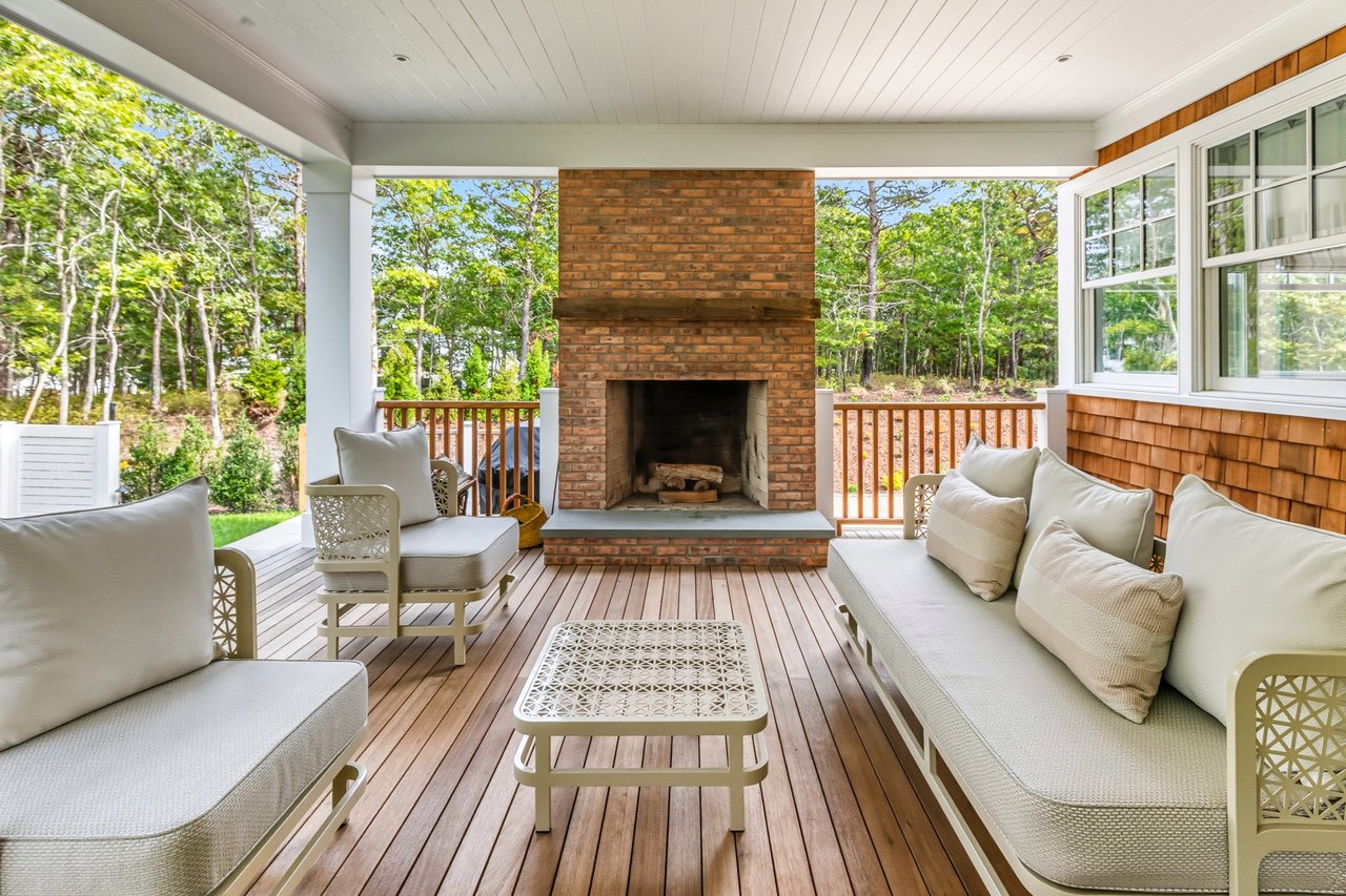 417 Edge of Woods Road