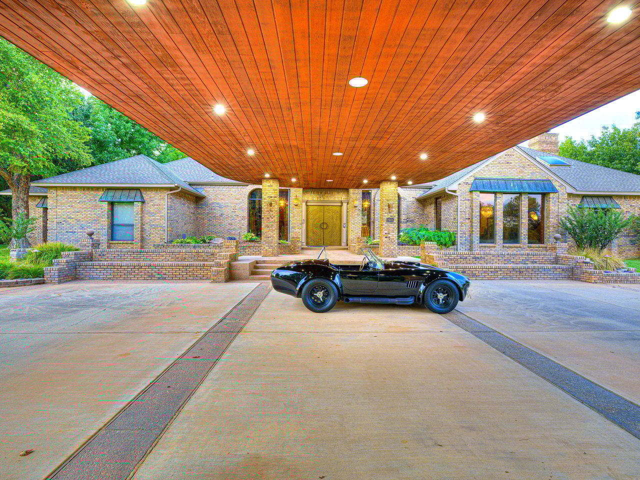 Private 18-Hole Golf Course Estate with Pickleball Court – A Once-in-a-Lifetime Opportunity in Edmond, Oklahoma - Wyatt Poindexter - The Agency OKC 