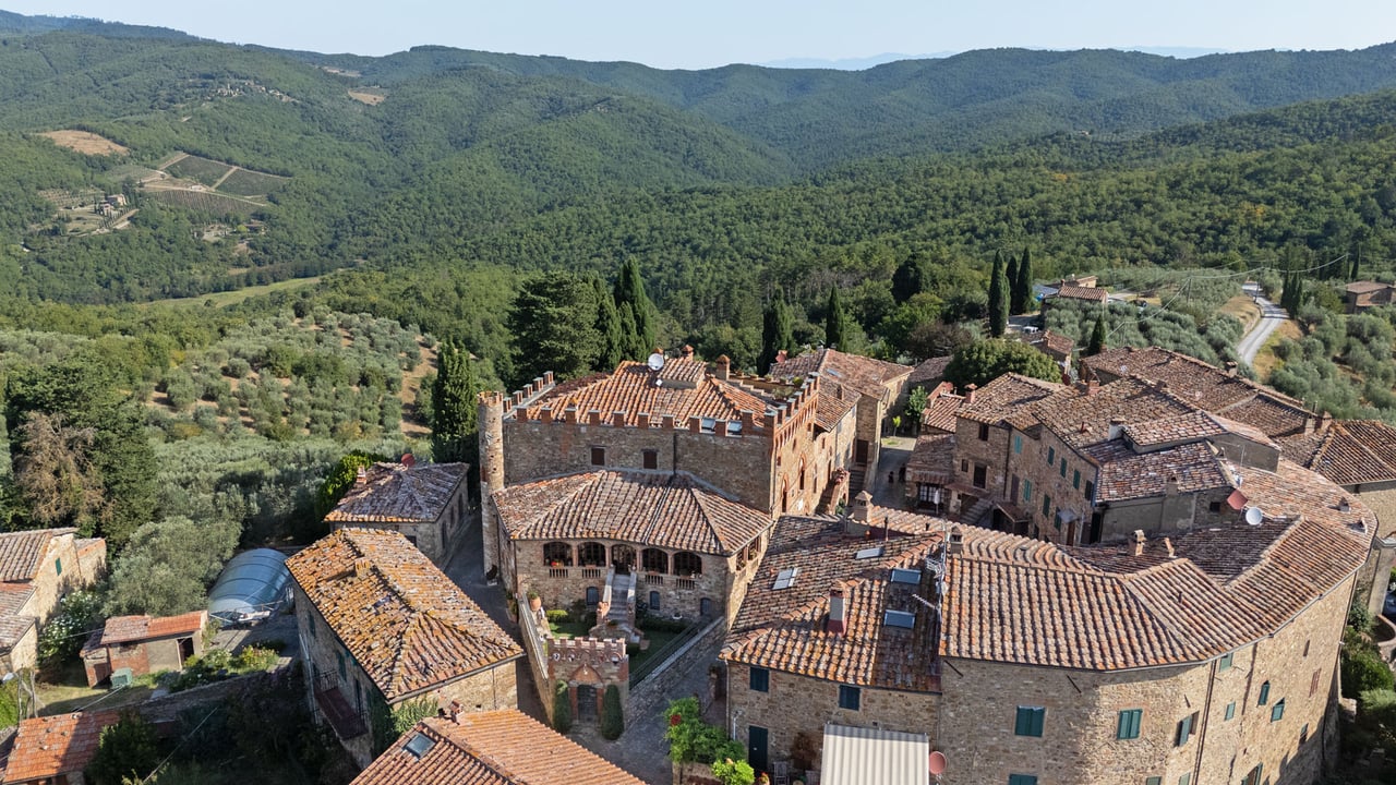 CASTELLO DEGLI STENDARDI
