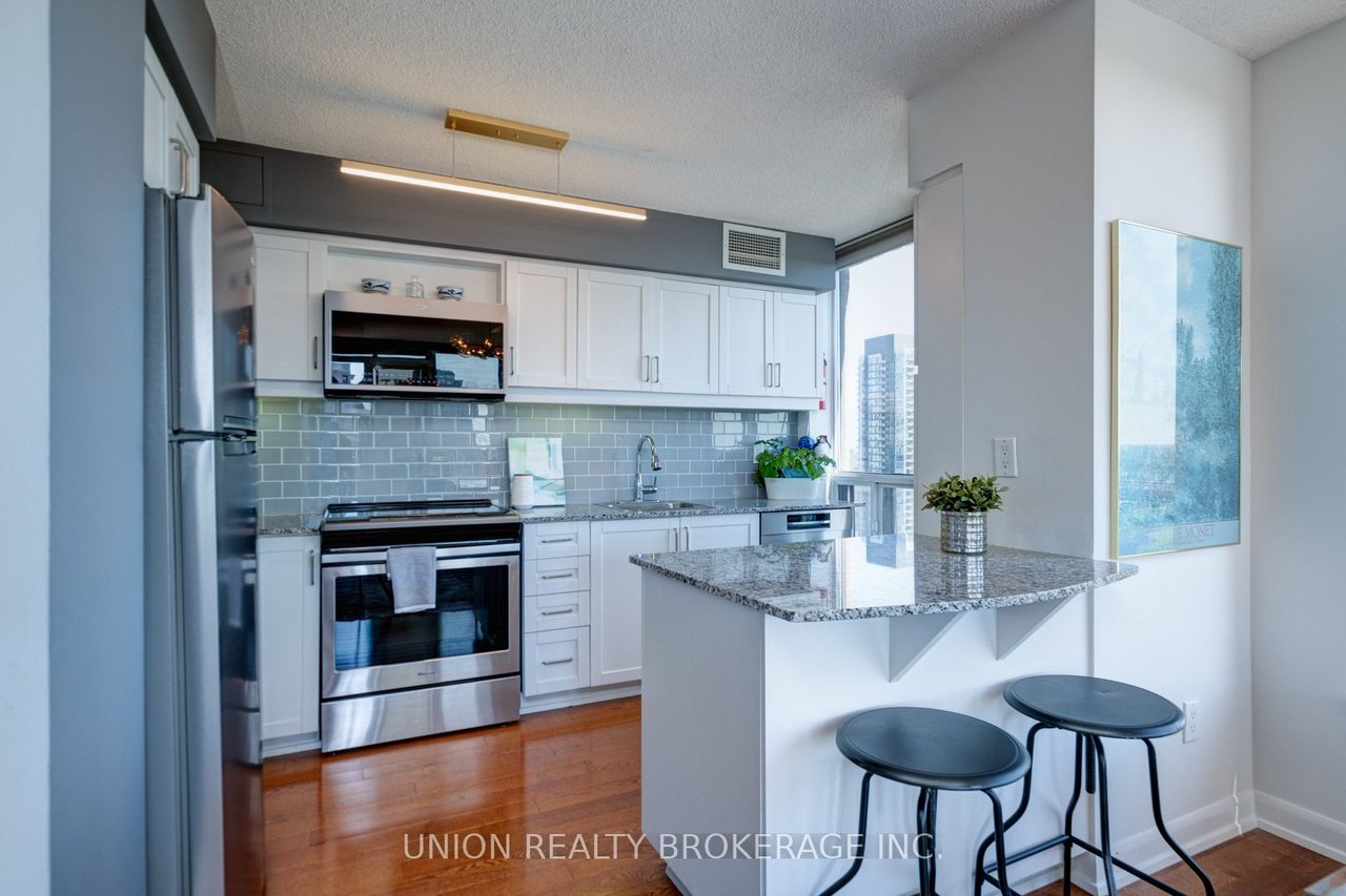 33 Sheppard Ave E, Ste 2402