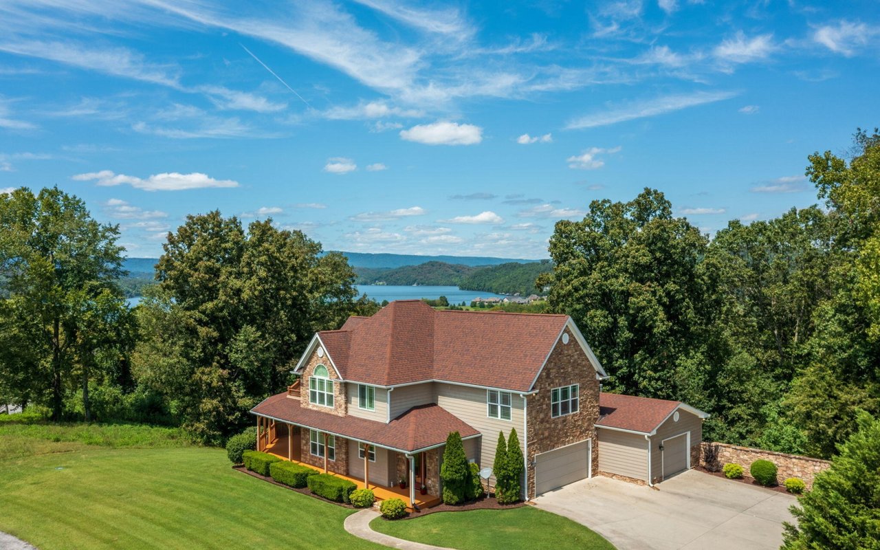 Wallace Luxury Spotlight | 210 Majestic View Drive Rockwood, TN 37854