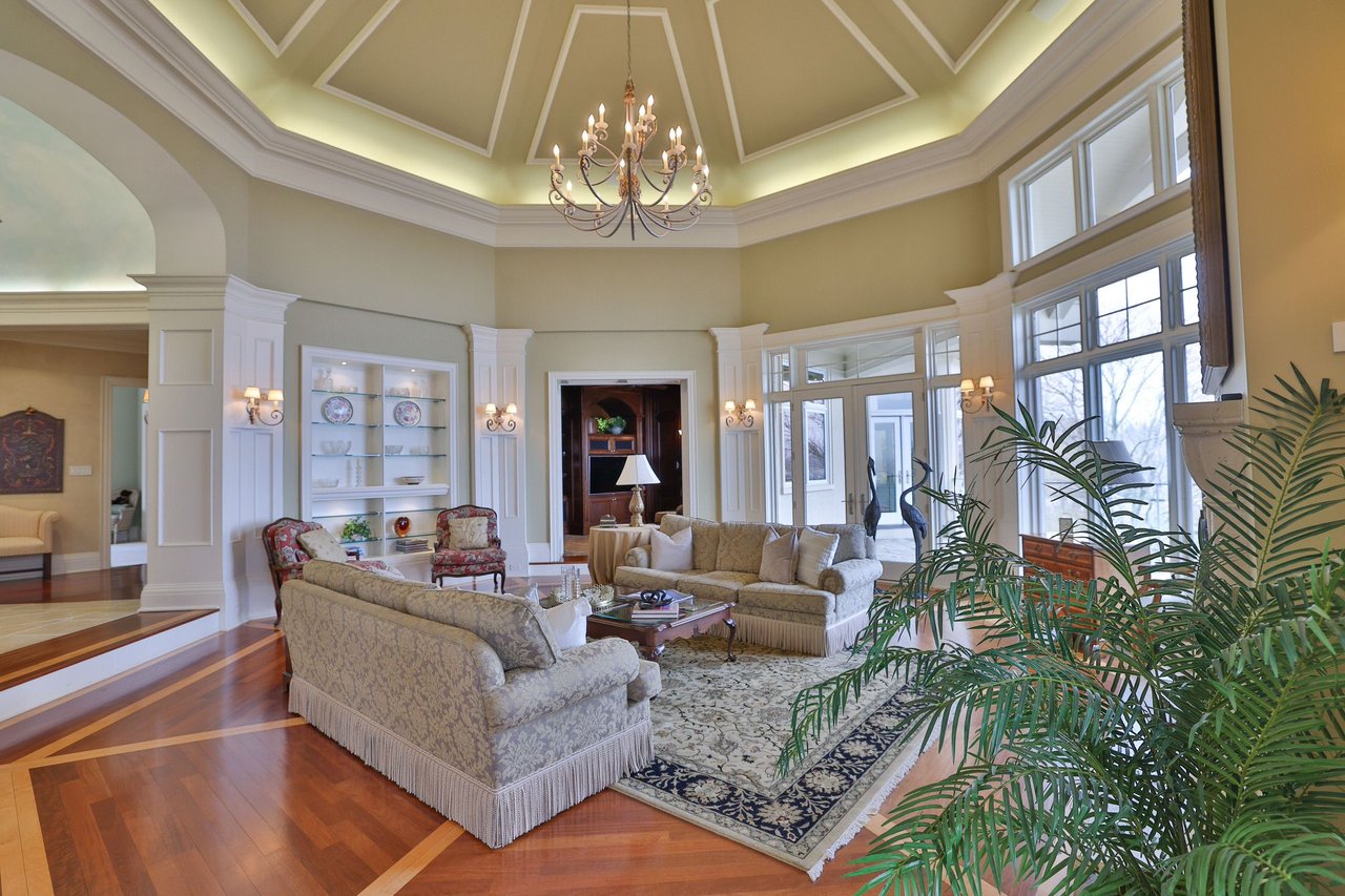 872 Whittier Cres