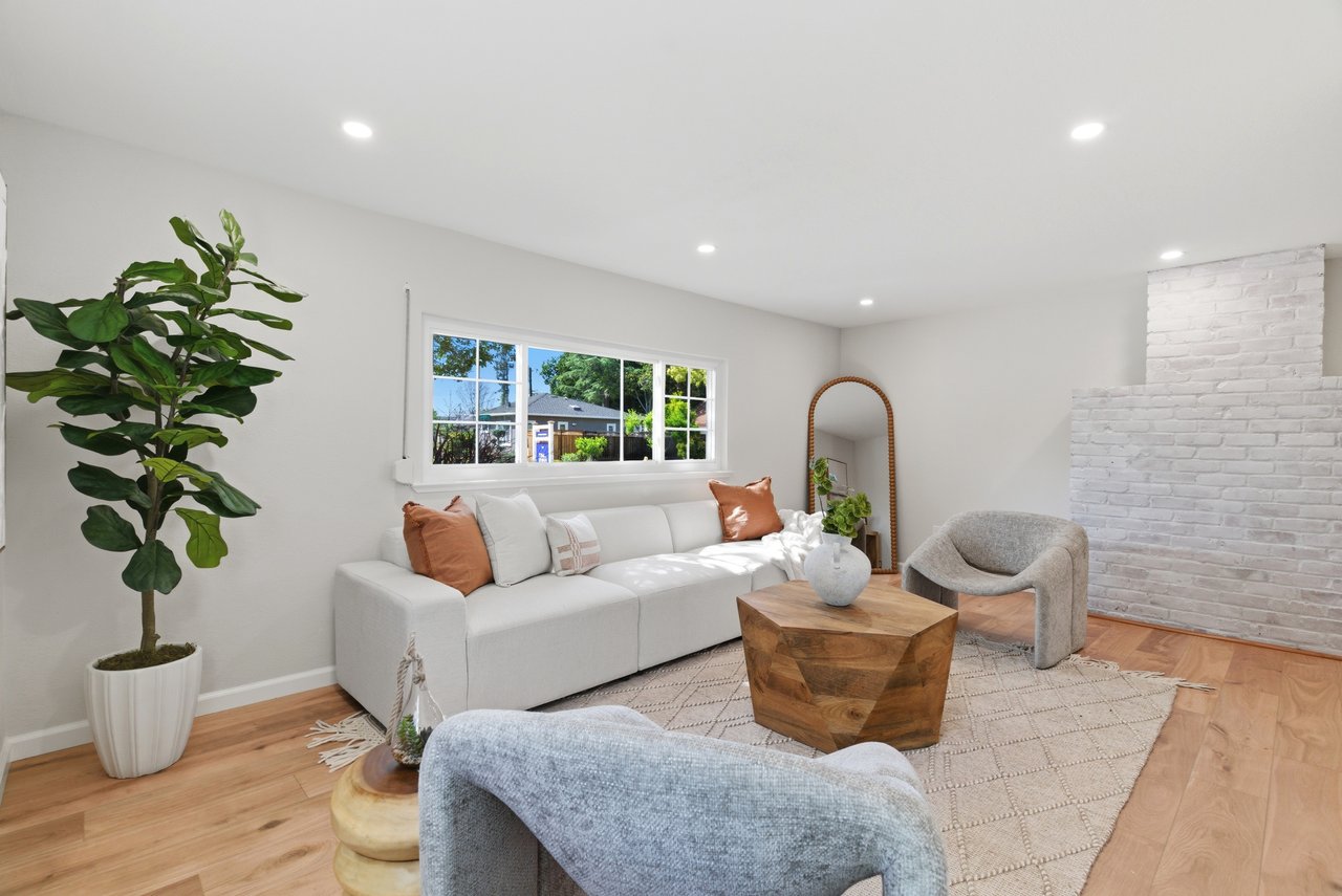 972 Emerald Way