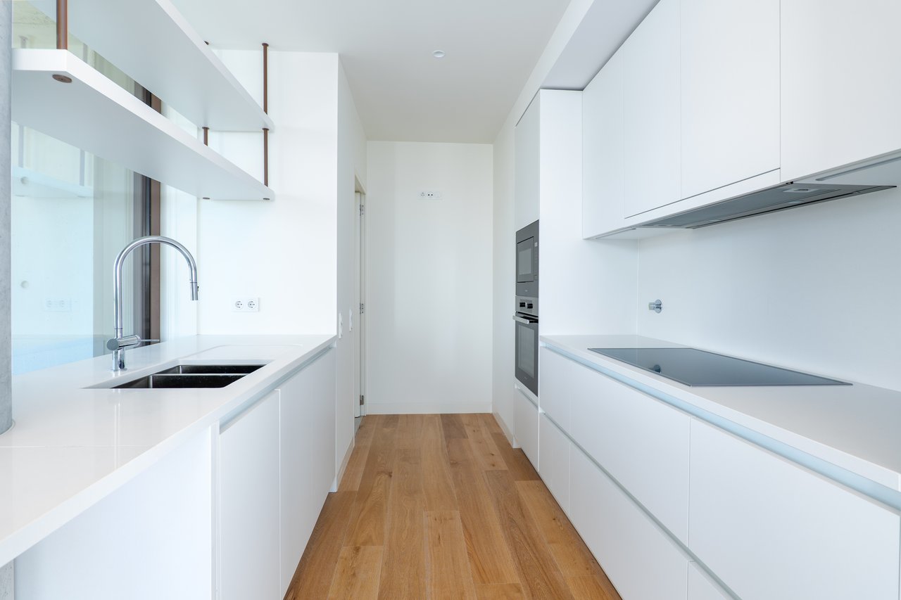 3-Bedroom Apartment with Panoramic Ocean & River Views in the iconic Foz do Douro's New Landmark - Miramar Tower 
