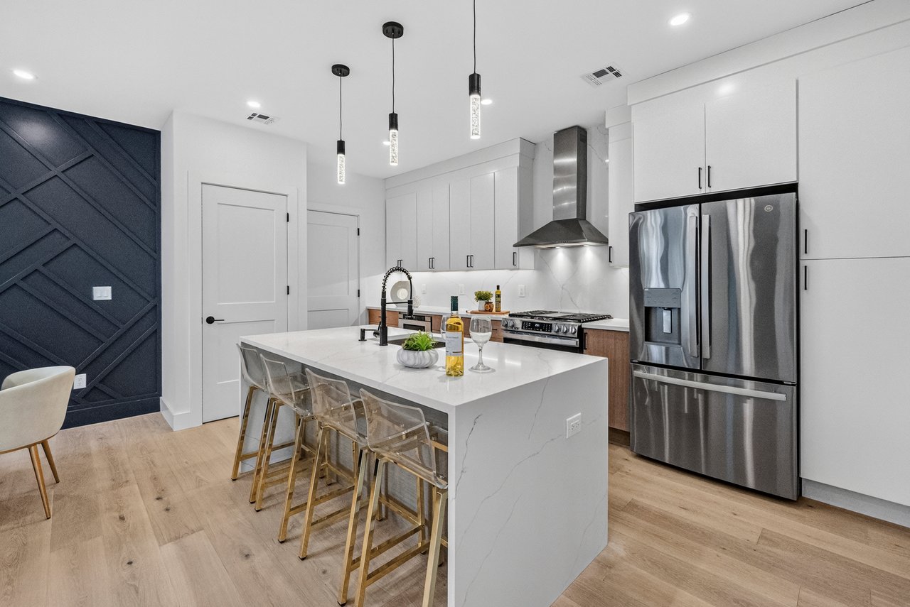 887 Linden Ave, Ridgefield, NJ 07657