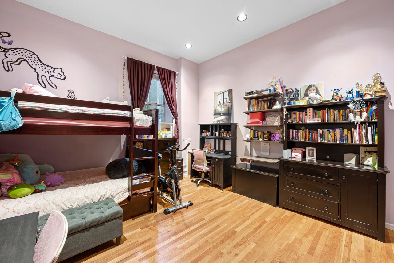 247 West 12th Street Unit: 1D